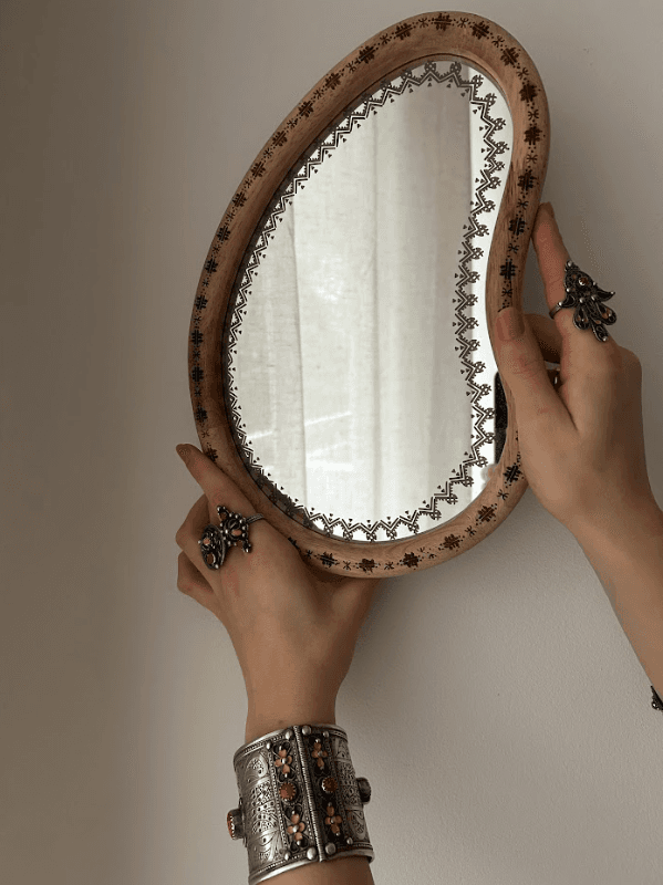 miroir en Bois Beige – Symbole berbère — visuel 2